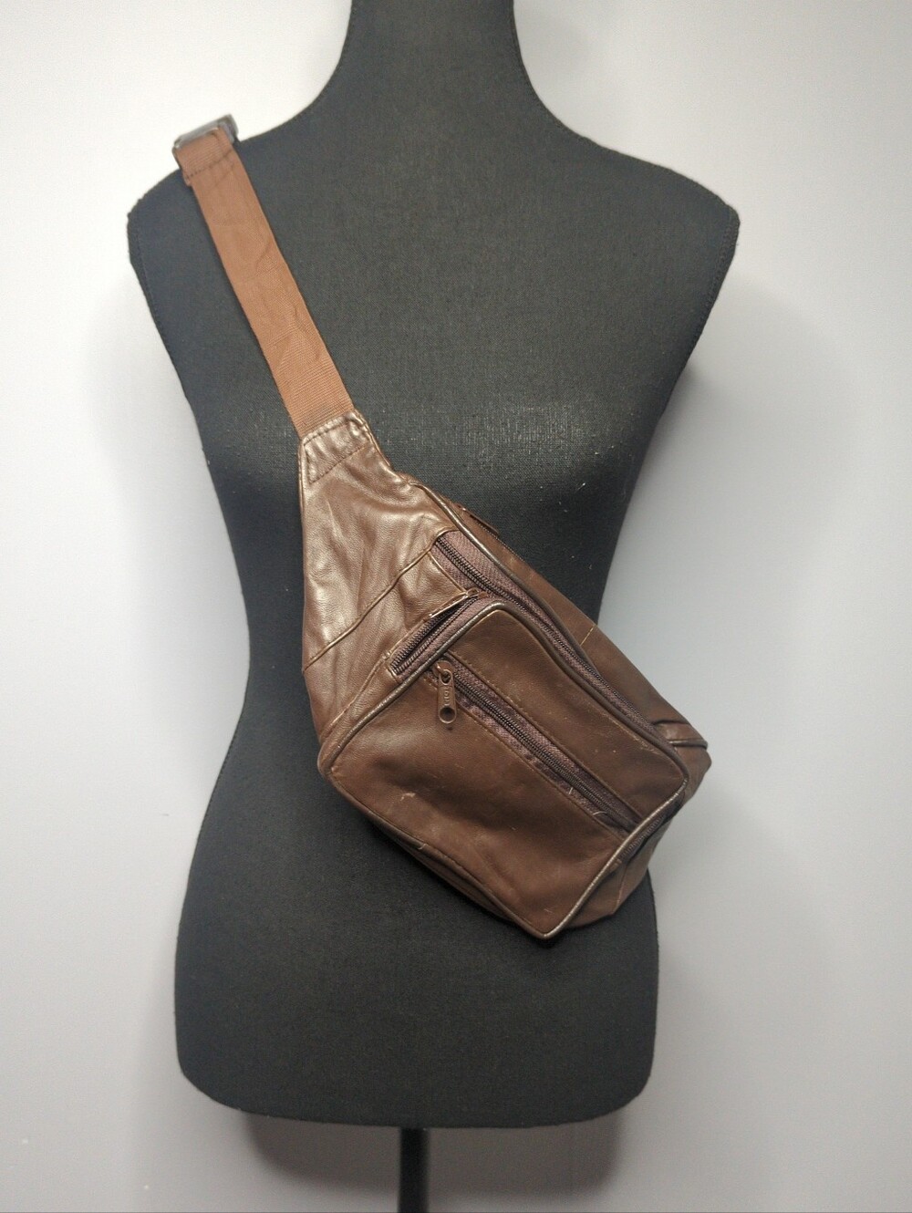 Vintage 90s Brown Leather Multi-Pocket Fanny Pack / Belt Bag